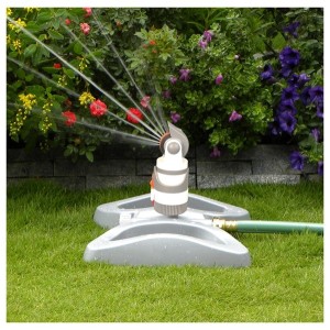 WHITE LINE Zraszacz obrotowy 4-funkcyjny na metalowej podstawie