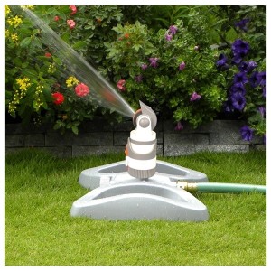 WHITE LINE Zraszacz obrotowy 4-funkcyjny na metalowej podstawie