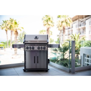 Grill gazowy Napoleon Rogue SE 525 RSIB z palnikiem rożna i palnikiem bocznym Sizzle Zone, Stal Szlachetna