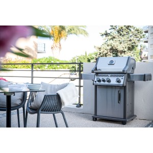 Grill gazowy Napoleon Rogue XT 425 SIB z palnikiem bocznym Sizzle Zone, Stal Szlachetna