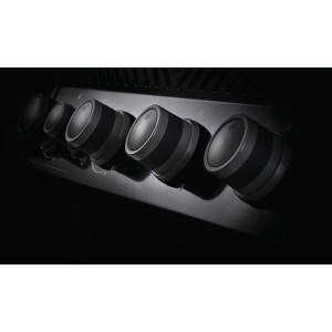 Grill gazowy Napoleon Rogue XT 525 SIB z palnikiem bocznym Sizzle Zone, Czarny