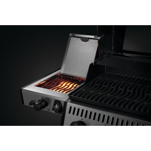 Grill gazowy Napoleon Legend 365 DSIB z palnikiem bocznym Sizzle Zone, Czarny