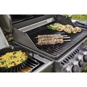 Grill gazowy Napoleon Rogue PRO-S 425 RSIB z palnikiem rożna, palnikiem bocznym Sizzle Zone i rożnem, Czarny