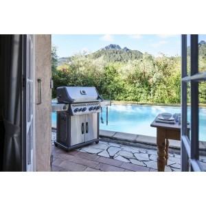 Grill gazowy Napoleon Rogue PRO-S 525 RSIB z palnikiem rożna i palnikiem bocznym Sizzle Zone, Stal Szlachetna