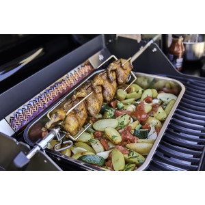 Grill gazowy Napoleon Rogue 425 RSB z palnikiem rożna, kuchenką boczną i rożnem, Czarny